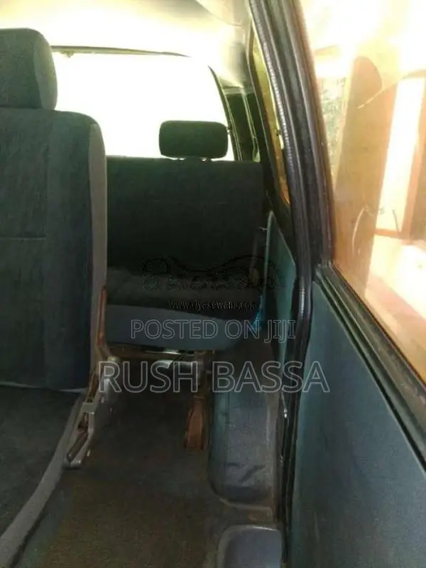 Nissan Serena 1992 Van (Used)