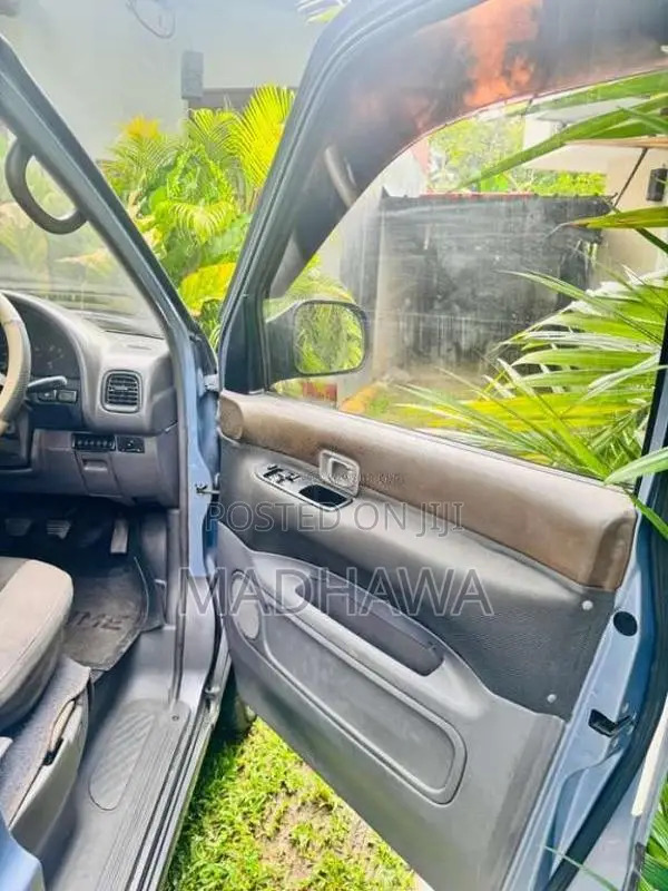 Nissan Serena 1995 Van (Used)
