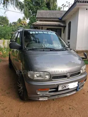 Nissan Serena 2002 Van (Used)