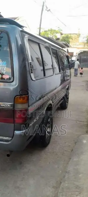 Toyota Dolphin 1992 Van (Used)