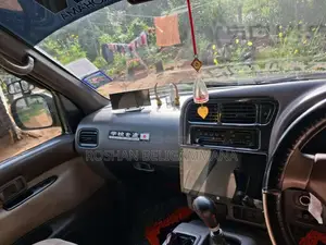 Nissan Serena 2002 Van (Used)