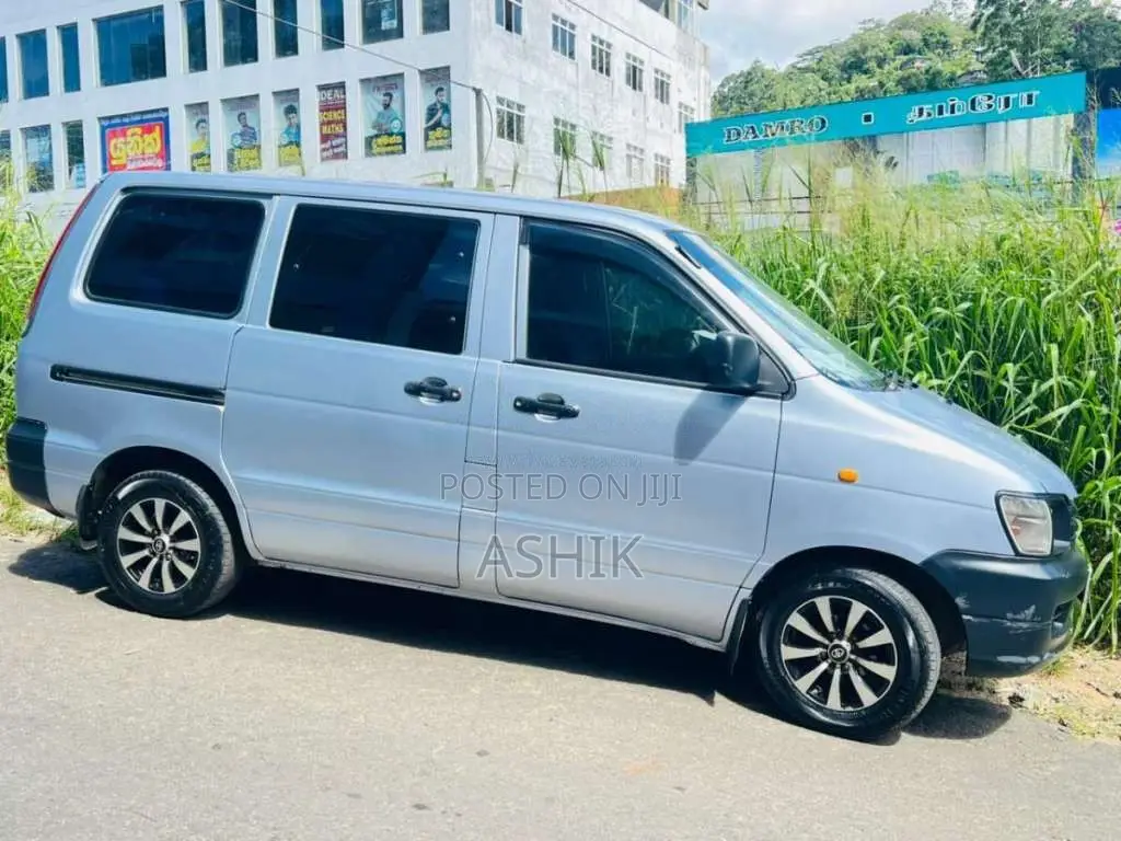 Toyota Noah 1997 Van (Used)