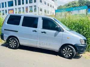Toyota Noah 1997 Van (Used)