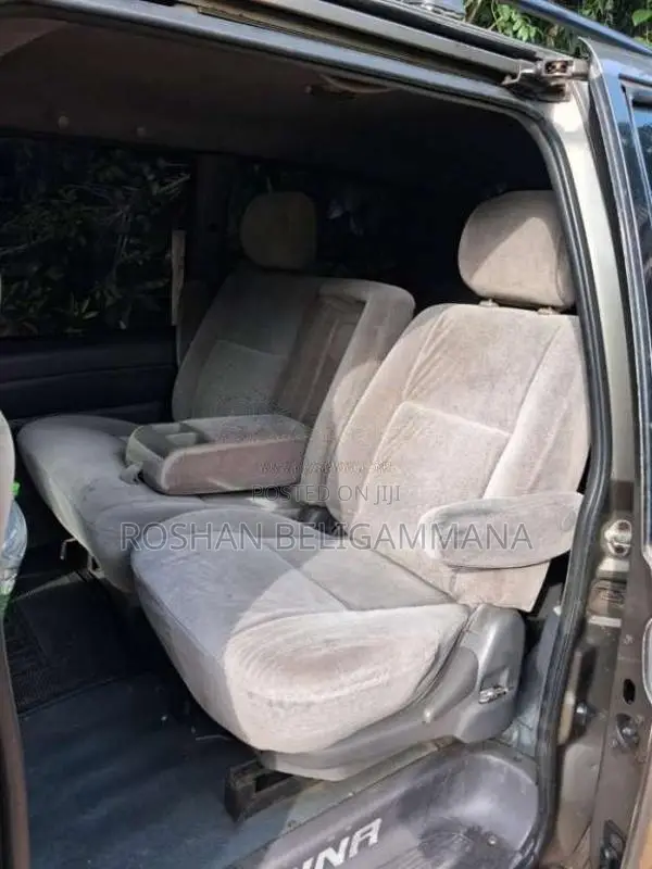 Nissan Serena 2002 Van (Used)