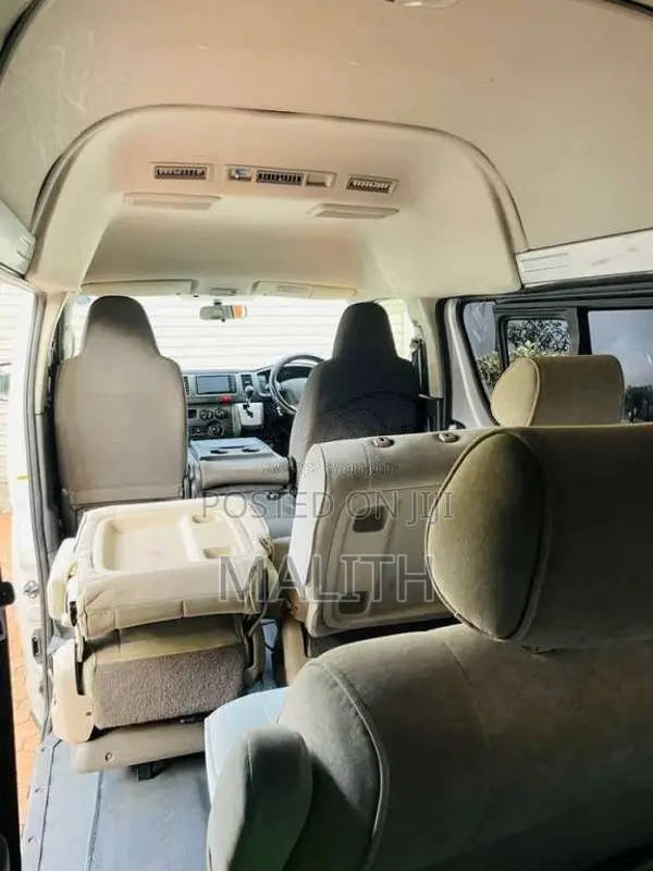 Toyota KDH 2015 Van (Used)