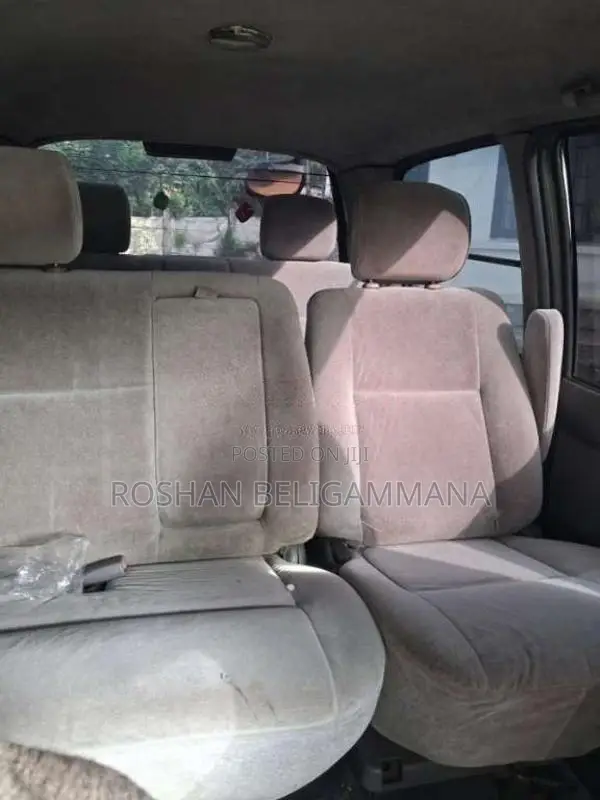 Nissan Serena 2002 Van (Used)