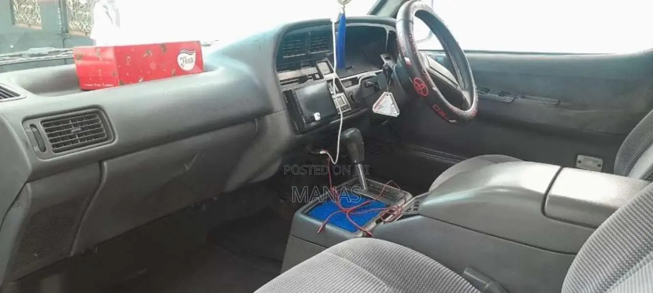 Toyota Dolphin 1992 Van (Used)