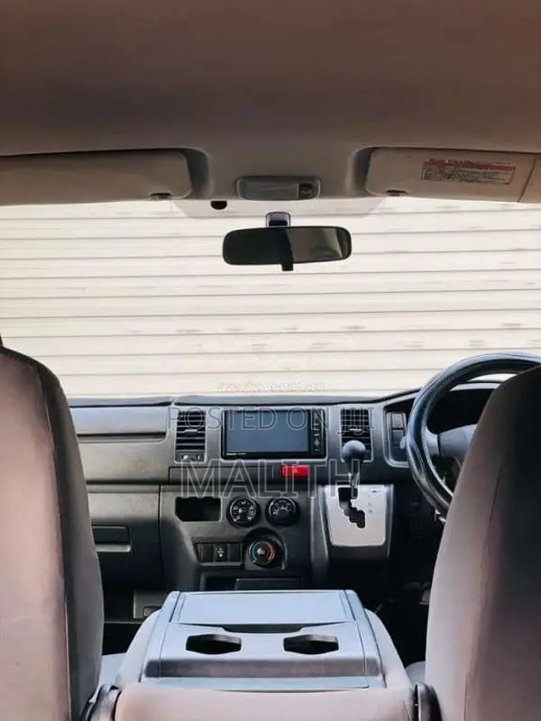 Toyota KDH 2015 Van (Used)