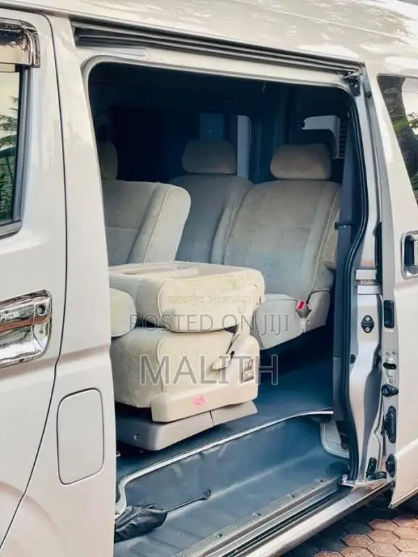 Toyota KDH 2015 Van (Used)