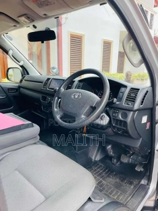 Toyota KDH 2015 Van (Used)