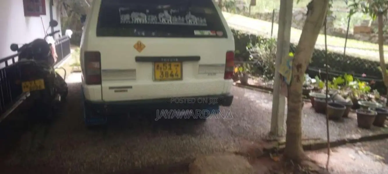 Toyota CR26 1986 Van (Used)