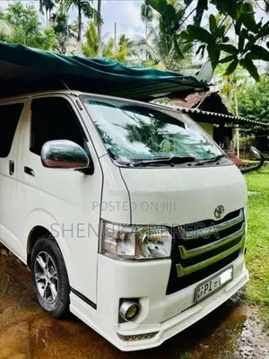 Toyota KDH 2015 Van (Used)