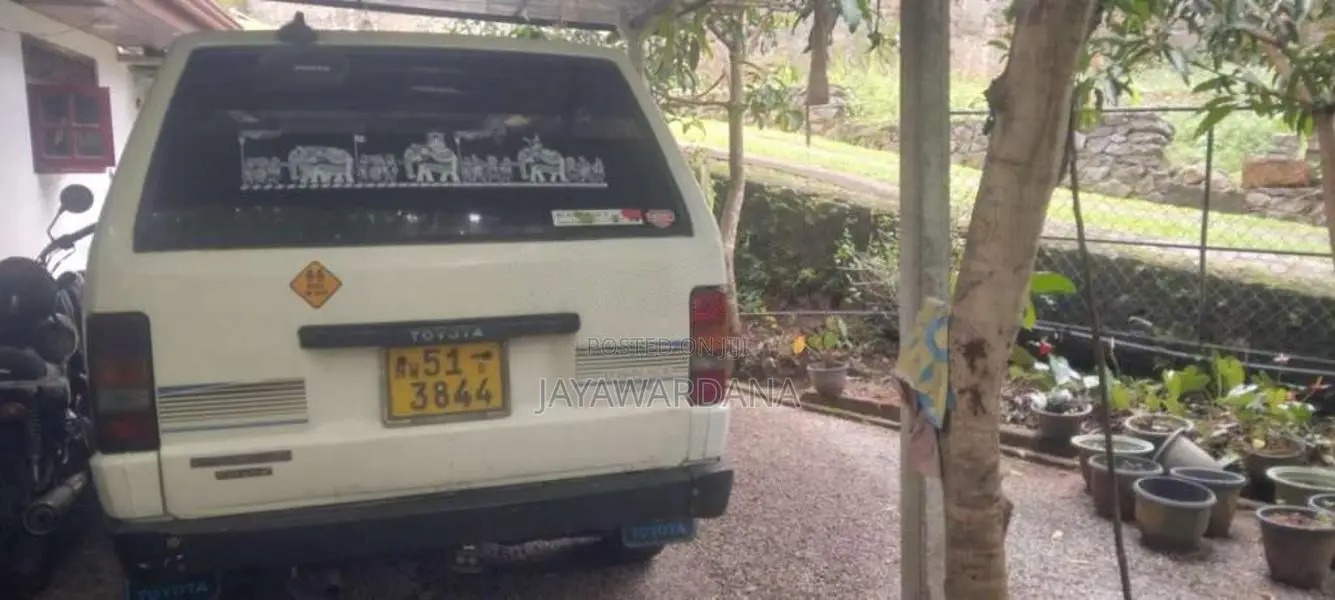 Toyota CR26 1986 Van (Used)