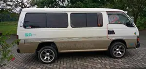 Nissan VRGE-24 1993 Van (Used)