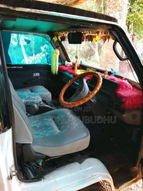 Mitsubishi Delica Closed 1982 Van (Used)