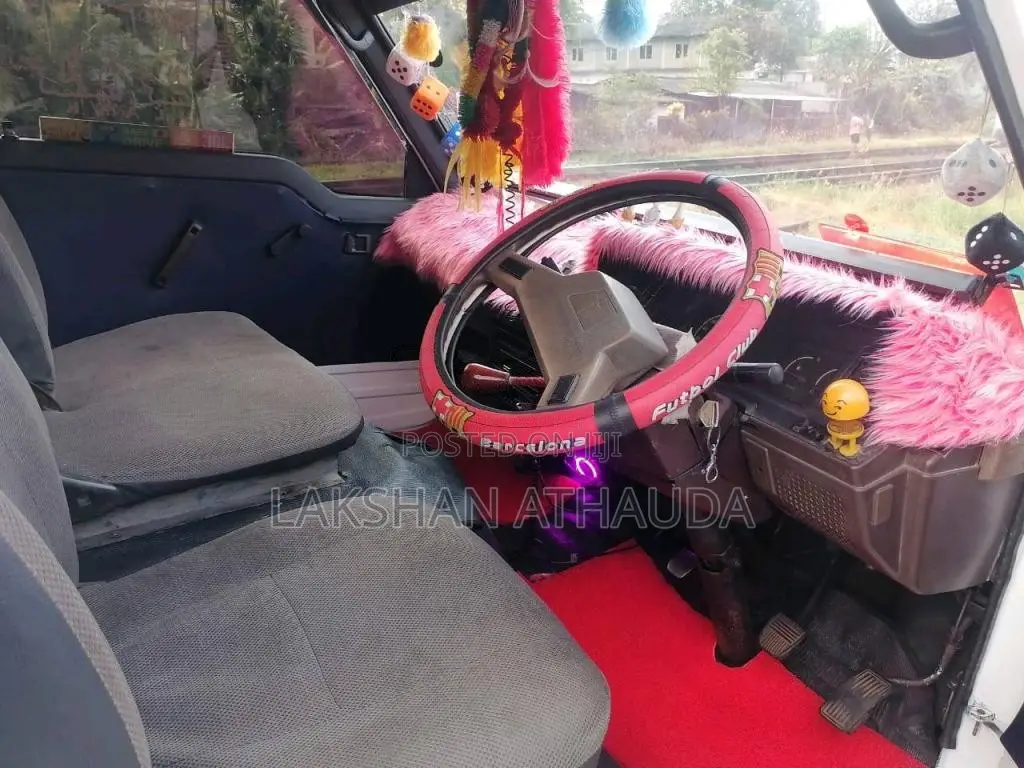 Toyota Shell 1982 Van (Used)
