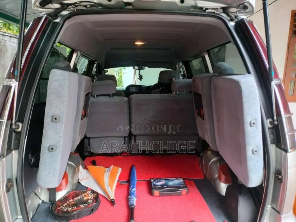 Toyota Noah 2002 Van (Used)