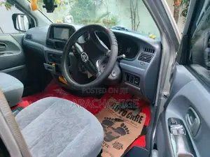 Toyota Noah 2002 Van (Used)
