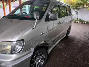 Toyota Noah 2002 Van (Used)