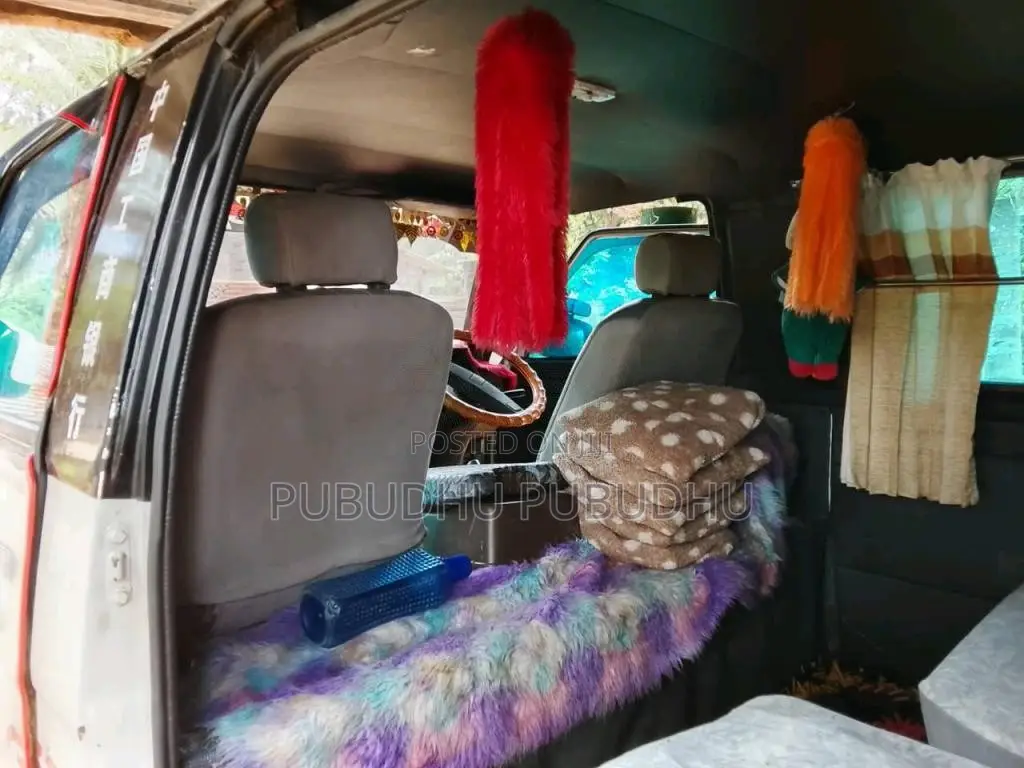 Mitsubishi Delica Closed 1982 Van (Used)