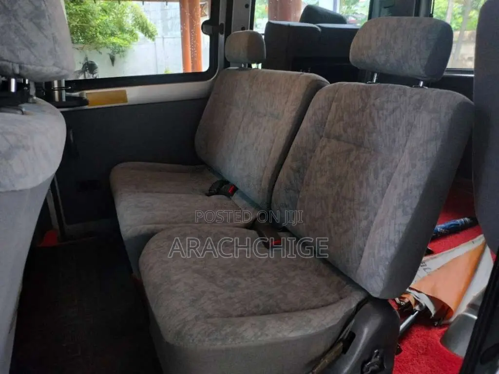 Toyota Noah 2002 Van (Used)