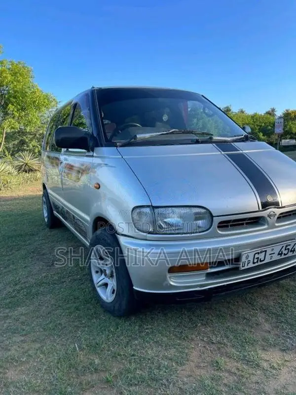 Nissan Serena 2002 Van (Used)