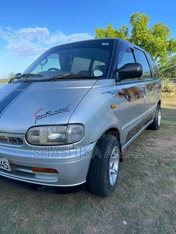 Nissan Serena 2002 Van (Used)