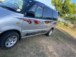 Nissan Serena 2002 Van (Used)