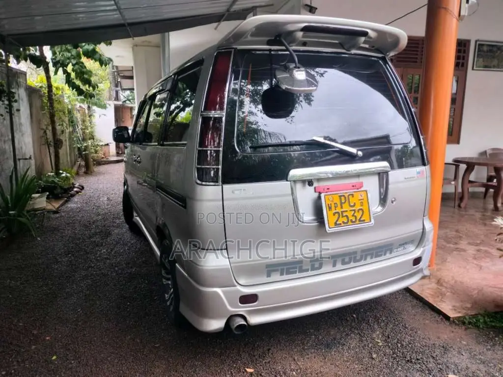 Toyota Noah 2002 Van (Used)