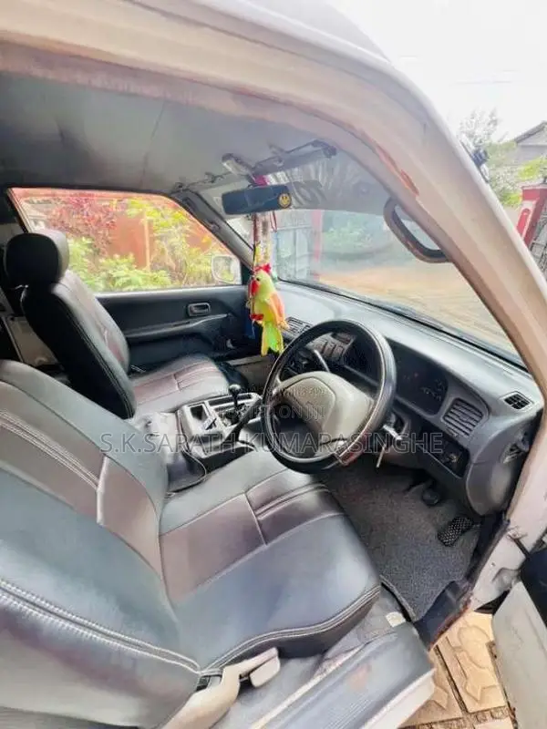 Toyota CR27 1994 Van (Used)