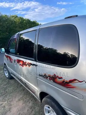 Nissan Serena 2002 Van (Used)
