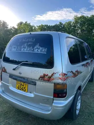 Nissan Serena 2002 Van (Used)