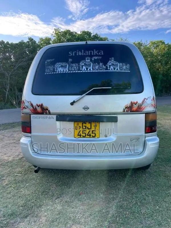 Nissan Serena 2002 Van (Used)