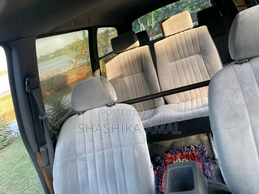 Nissan Serena 2002 Van (Used)