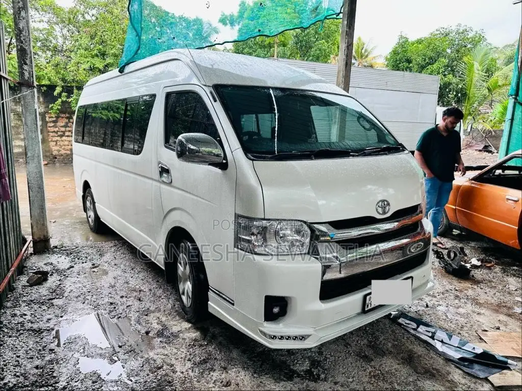 Toyota KDH 2012 Van (Used)