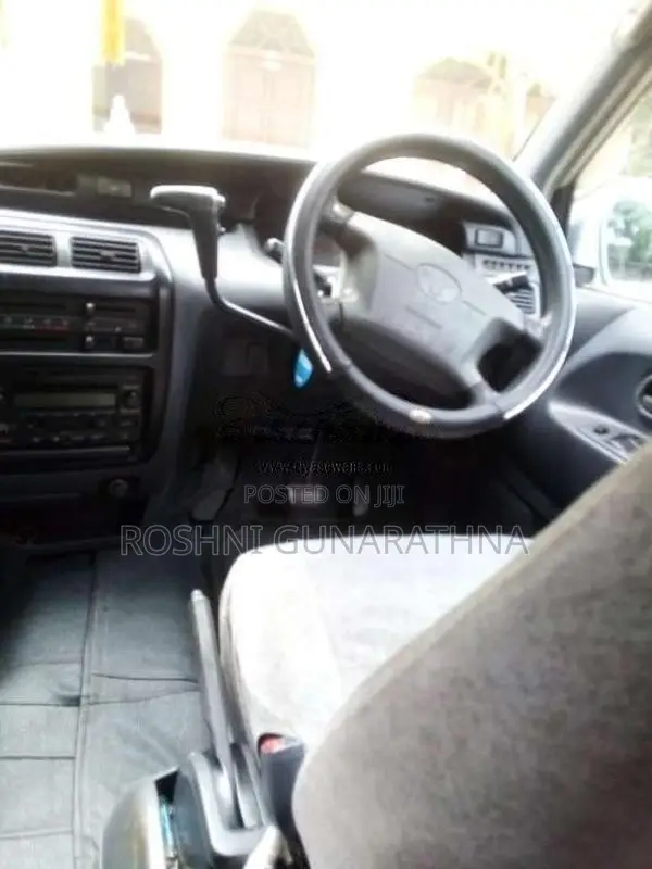 Toyota Noah 1998 Van (Used)