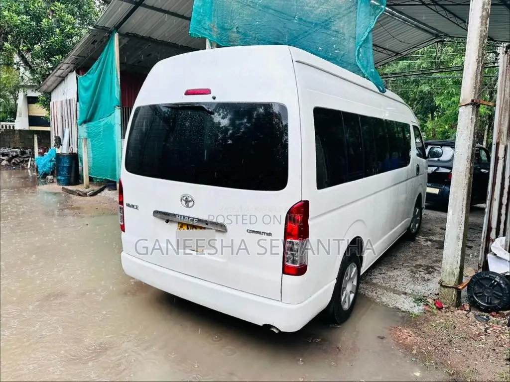 Toyota KDH 2012 Van (Used)