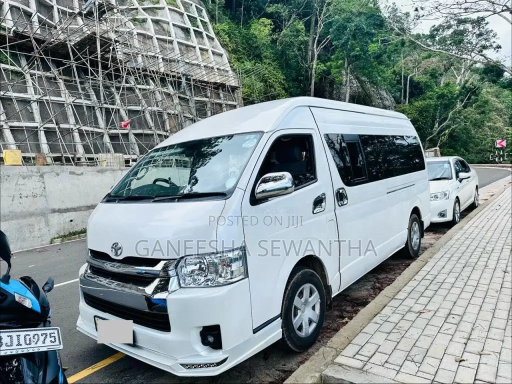 Toyota KDH 2012 Van (Used)