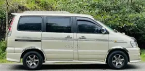 Toyota Noah Cr42 2000 Van (Used)