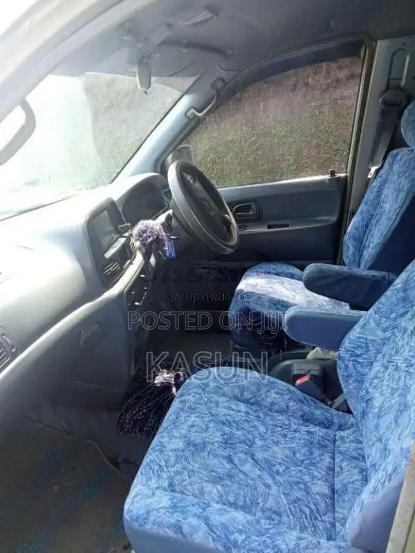 Toyota Noah Cr42 2000 Van (Used)