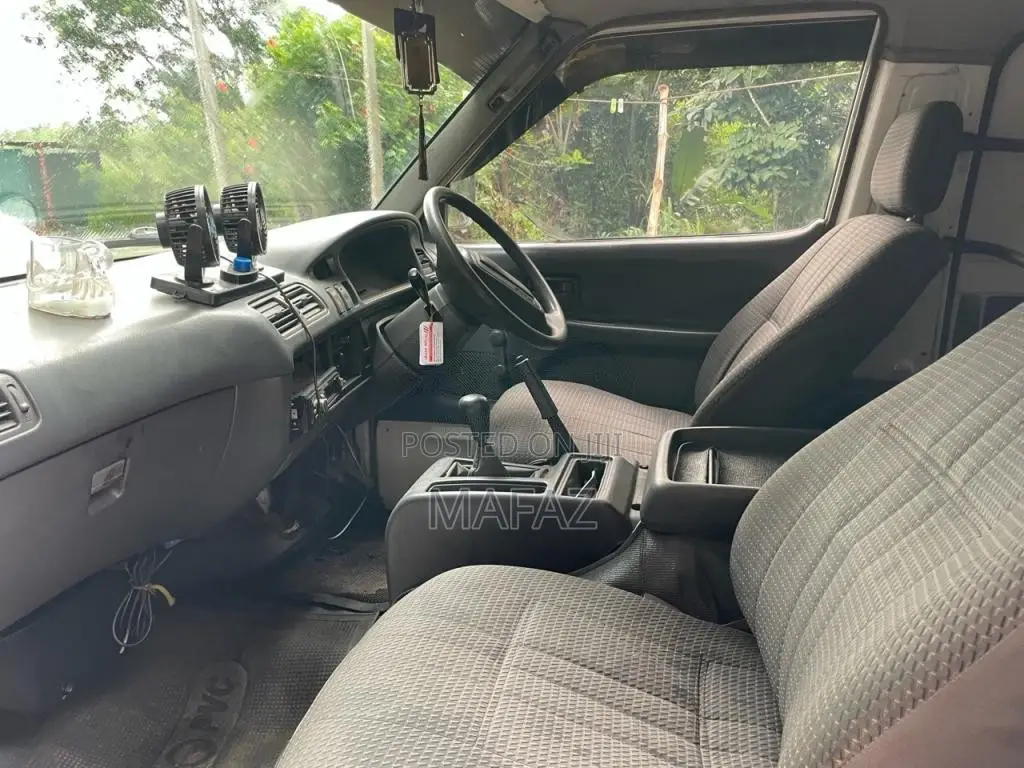 Toyota CR27 1993 Van (Used)