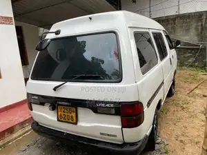 Toyota CR27 1993 Van (Used)