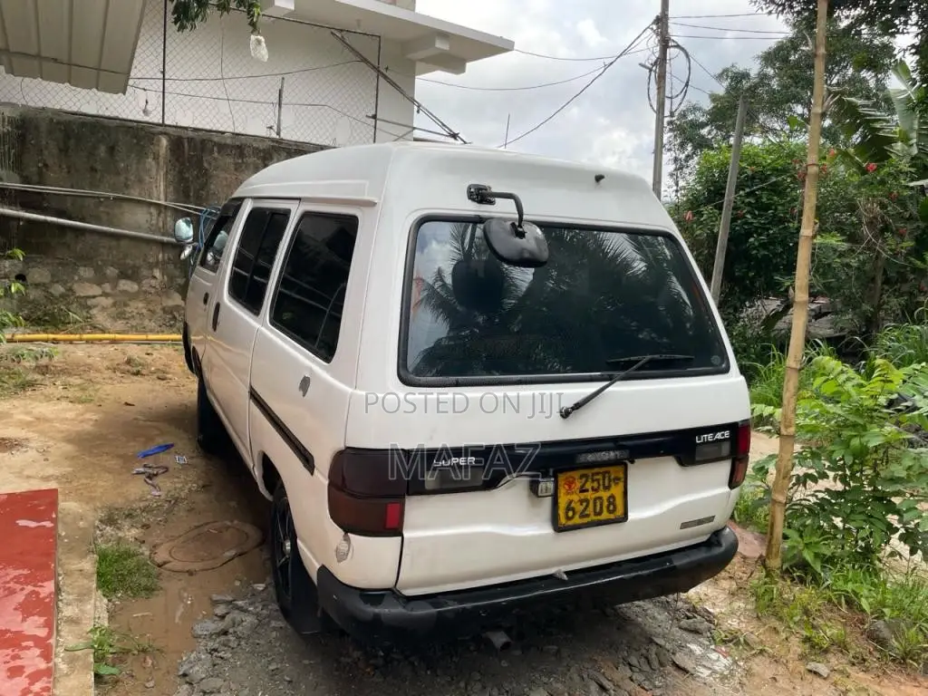 Toyota CR27 1993 Van (Used)