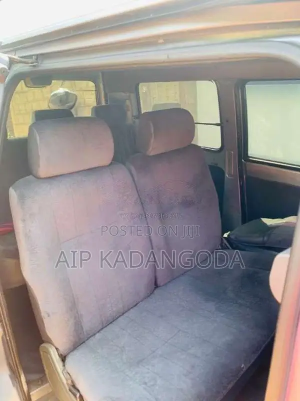 Toyota CR41 2000 Van (Used)