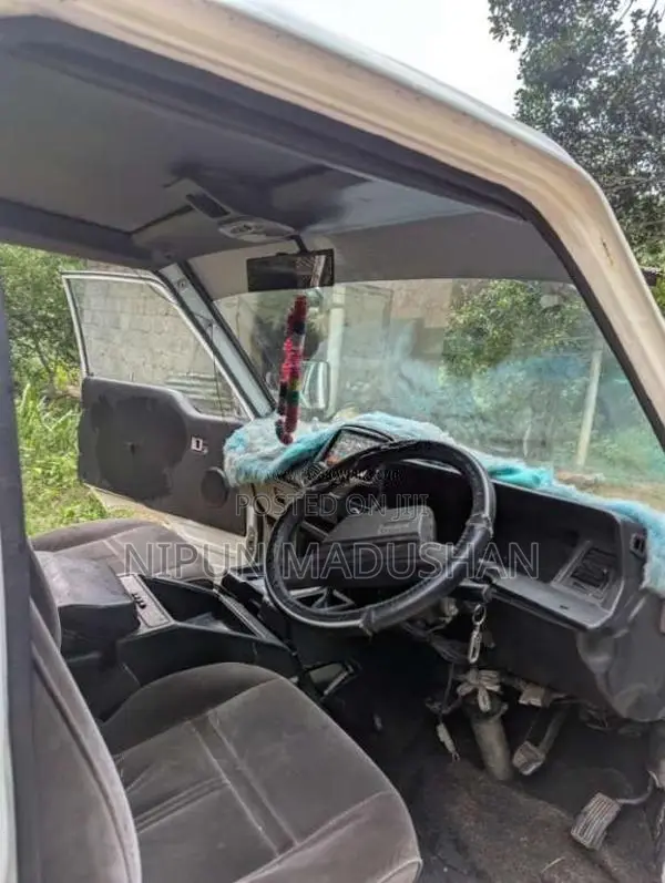 Toyota HIACE 1988 Van (Used)
