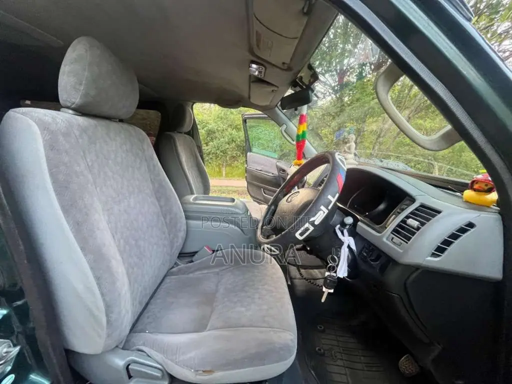 Toyota KDH 2006 Van (Used)