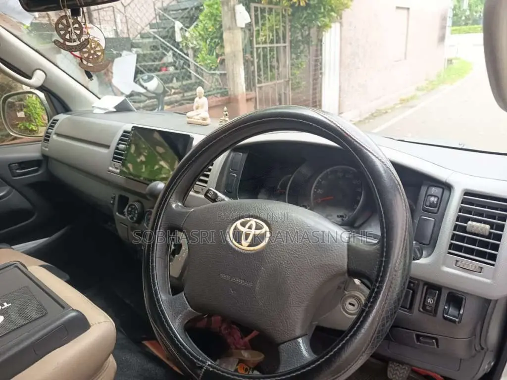 Toyota KDH 2012 Van (Used)