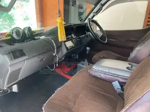 Toyota Dolphin 1994 Van (Used)
