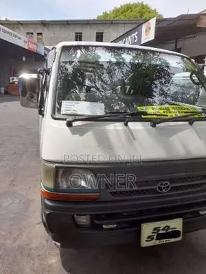 Toyota Dolphin 1989 Van (Used)
