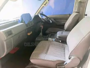 Mitsubishi PO5 1993 Van (Used)